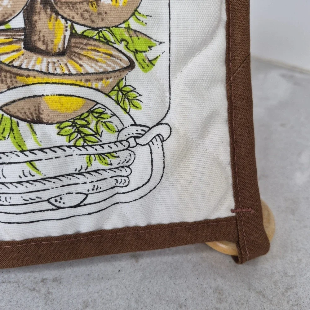Mushroom Quilted Potholder Wood Ring HBI 1977‎ - VINTAGE